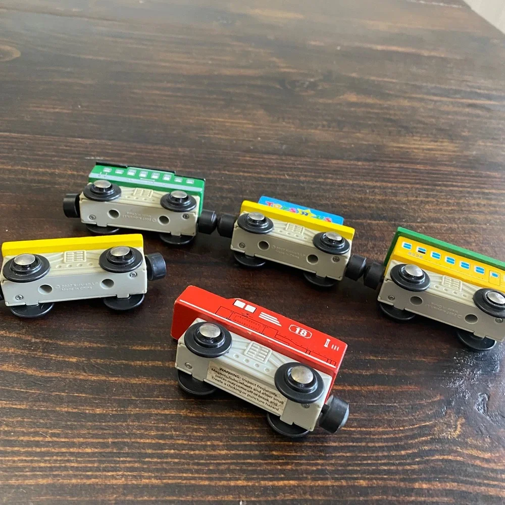KidKraft‎ Wooden Magnetic Train Car Set 5pc Toys R Us Cargo Engine 2007